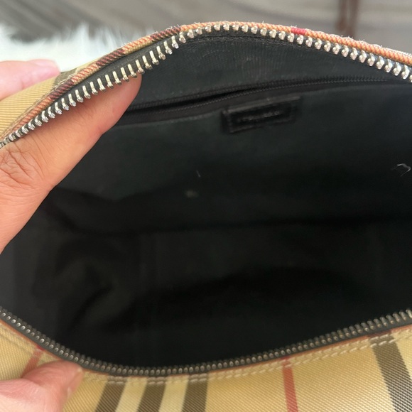 💯% authentic BURBERRY barrel bag - Picture 3 of 9